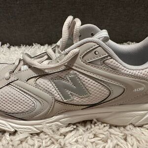 New Balance Women’s Light Beige Sneakers